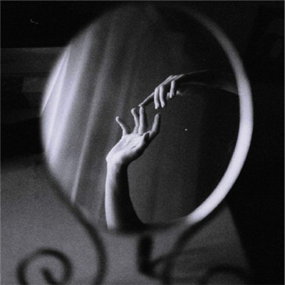 2019微信网名经典女清新简单 旅行箱和梦想.jpg