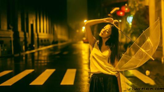 看朝花夕拾的落幕和上演，听远处的马蹄沓沓